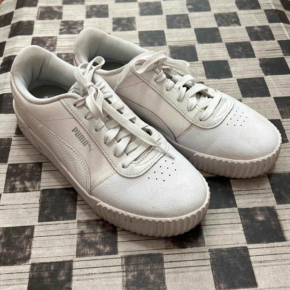 Puma Carina white street sneaker, size 8.5